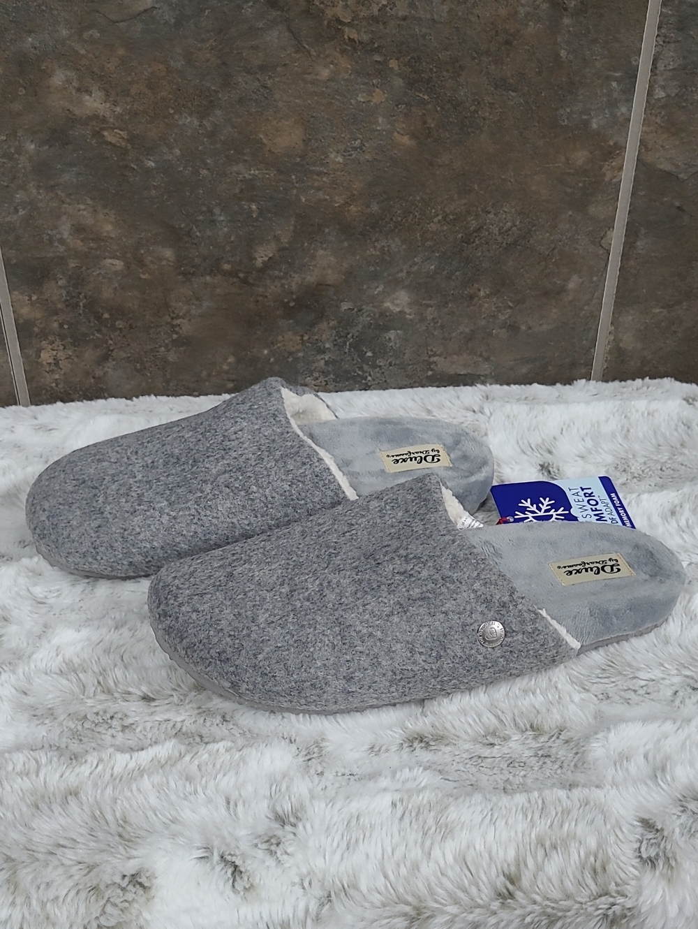 Gray Fleece-Lined Women's Slip-On Slippers